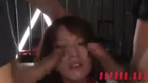 『女子校生』男の身一方的な欲望の末、拉致されてしまったJKそら。暗くじめっとしたアジトに連れ込まれ強引なファックを強要されます。ボン！
