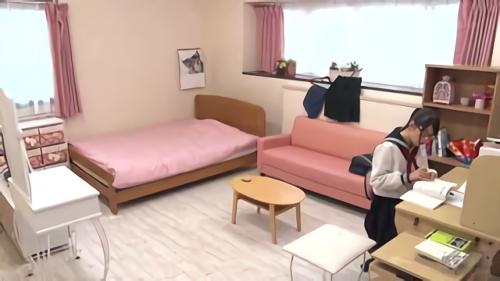 『女子高生』女は便所に行く事を許されずモジモジ…。そして漏らす限界を向かえると男は豹変！ズボンをずらして無理やりデカチン挿入！オマ○コを煽動さ！
