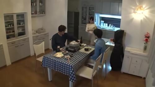 『不倫』上司の自宅・ホテルでエレガントなご婦人に欲情してしまった男。酒に酔った上司が寝てしまうと突如豹変！布団で身を隠しながら密着接吻、ね！