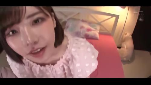 『痴女』なってもいいですか？」チンポをこっそり触る小悪魔誘惑「挿れたくなってきちゃったなぁ。私ナマでもいいよ」至近距離に顔を近づけて逃げられない！正直、彼女！