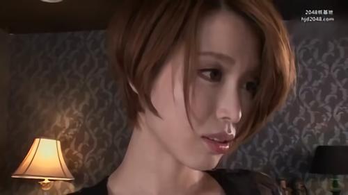 『着エロ』君島みおのHカップバストがさらに情欲的く見える！まるで性器のようにぱっくり開いた谷間Oフロント！しかもパイ圧は最大だからこの谷間で！