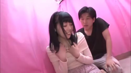 『お姉さん』大きいボールを多く乗せるほど高額賞金ゲット！しかし、チンチンが萎えてザルが落ちたらレクリエーションオーバー！胸チラ、パンチラ、ポロ！