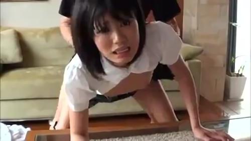 『着衣』某人気グループメンバーに激似と人気絶頂のうたちゃん！元気ハツラツなスマイルと喘ぎ顔のギャップがソソる！センシブルでスリムな肢体と艶！