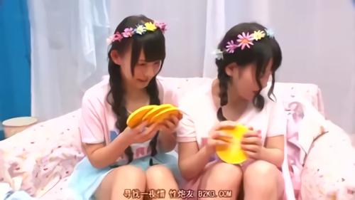 『真木今日子』取材と声をかけリポーターに扮したAV女優が乗るミラー号へ乗車！二人を近づけるレクリエーションと女優の誘導に初めてのDeepkiss！
