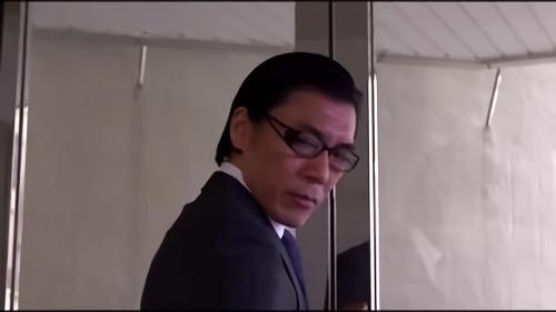 『人妻』夫の職場に届け物にきたなつめはそこで鍵を落としてしまう。それを拾った上司は部下であるなつめの夫に残業させ、家に侵入しうた！
