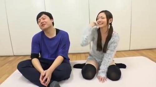 『電マ』街で声かけたフレンド同士の男女4組が制限時間10分以内に女フレンドが5回イクかチャレンジ！失敗したらその場で即H！最初はマネーの為！