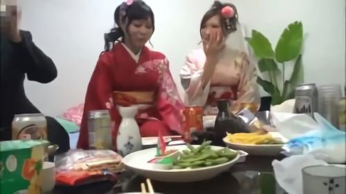 『超乳』●校時代、仲の良いメンバーで成人式の式典後、家飲みをした時の2次会心覚ビデオだが、そこには振袖のまま、酒に酔い悪ノリで！