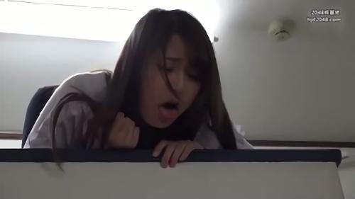 『河南実里』ピストンされると一方的に漏れだすアエギ声。そのひと時に恩情なく子種ザーメン大量注入！「これ以上は、中に出さないで！」必死に声を押し！