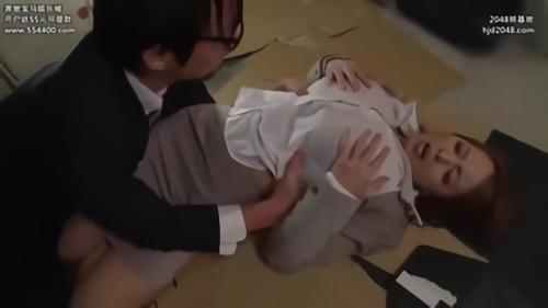 『レイプ』濡れ透けオフィスラブ、第3弾！はち切れんばかりの超乳がチャームポイントのHitomiが、濡れの情欲的さと透けの情欲的さを！