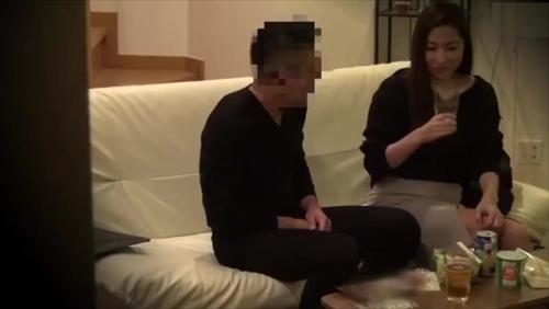 『隠し撮り』馴染みの居酒屋で一人飲み女性を狙って相席強行！まんまとお持ち帰りでH隠し撮り！和解したハズの不倫夫、でもやっぱり許せなくて今日はヤ！