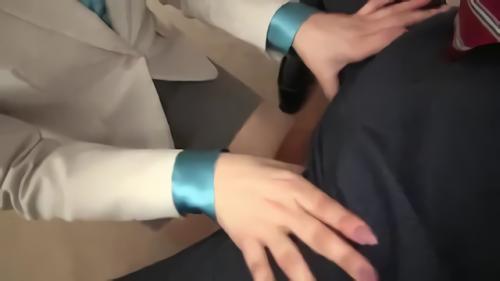 『着エロ』「CAの制服たまらねー！」キャビンアテンダントとして働く伊織先輩の家に招かれ浮き足立つ後輩男達は、先輩が外出した隙に寝室に侵入。タ！