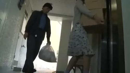 『寝取られ』「おはようございますご婦人」「あら、○○さん今日も良い天気ですわね」何気ない隣人との触れ合いから、情欲の花が咲く時もある。夫に不満！