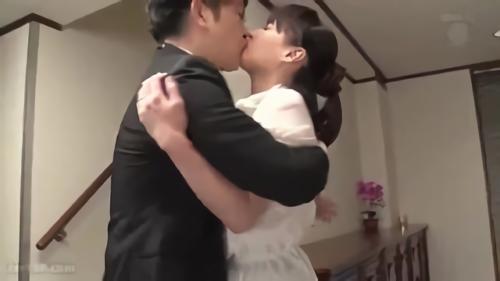 『爆乳』金曜日ぐらいしか夜の営みをする機会が無いのに…。由美は知らず知らずのうちに欲求を募らせていた。そして数週間後、再び酔いつぶれ！