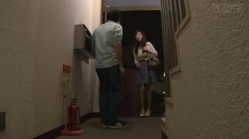 『爆乳』流しながら我を忘れて腰を振る巨乳妻！童貞の濃い精子に尚更エキサイトし「1度も2度も一緒でしょ、もう1回しよう」と連続中出し懇願！何！