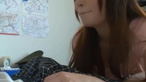 『中出し』喜んでくれたよ」とフレンドから聞いた女子学生たちは、ノリ遅れないように日々お口でコンドームを装着する修練に励んでいるのだ。そん！