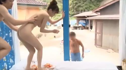 『巨乳』今年もやって来ました真夏のビーチ！今回は記念すべき第15弾！！撮り下ろし水着美女6名＋歴代人気中出し美女12名、合計32発の真正中！