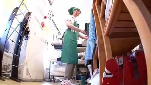 『企画』警戒しつつも久しぶりのチ○ポに目を奪われ仕事に集中できなくなる人妻。見せつけるだけで手を出さない男の焦らしに股間が耐えきれなく！