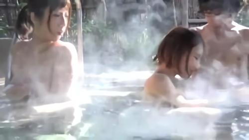 『巨尻』ママに連れられ近所のおばちゃんたちと混浴温泉に行くと大人のボインだらけで男の子は僕一人！子供だからって沈静してたご婦人達！
