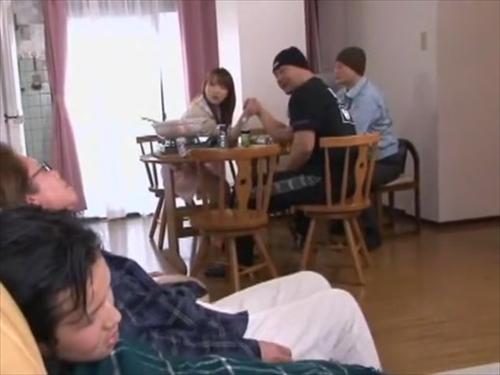 『フェラチオ』団地住まいの美人妻あかりは幸せな生活を送っていた。夫に不満はないのだが、向かいの部屋に住む吉野夫妻の夫の体に『オス』のチャームポイ！