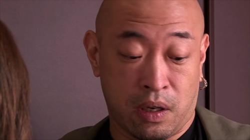 『中嶋興業』夫への口止めの代わりに肉体関係を要求する男。渋々言うことを聞く人妻に挨拶代わりのフェラを命じ、ビンタとイラマ。さらに、制限具を付け！