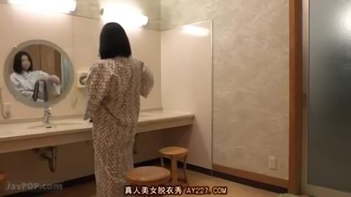 『鶴田かな』親戚と温泉トラベルに行ったら混浴風呂しかなくって、久々に見た従姉妹たちの裸！大人になったボインや尻に勃起しまくって湯船から出れなく！
