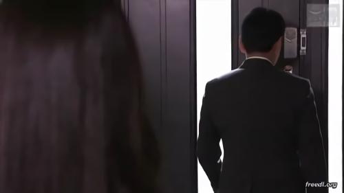 『前田可奈子』社長の夫は一刻も早く帰って妻・敦子の顔を見たい。妻も夫の帰りを心待ちにしている良妻で、仲睦ましい夫婦だった。しかし会社が！