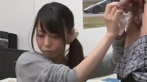『騎乗位』触るだけで満足しなかったお姉ちゃんはチ○ポにしゃぶりついて！