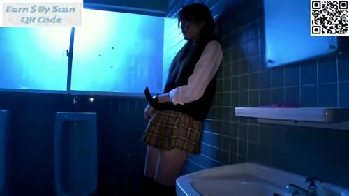 『制服』「絶対領域」それは男を惑わす魅惑の領域。ミニスカとニーハイの隙間から露出する女子校生の生脚チラリズム。今作はそんな「絶対！
