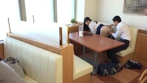 『貧乳』会社帰りにたちよる喫茶店で、疲れを癒していると、そこにカワイイ女子○生がやって来た。女子○生はリラックスした様子でくつろいでいるけ！