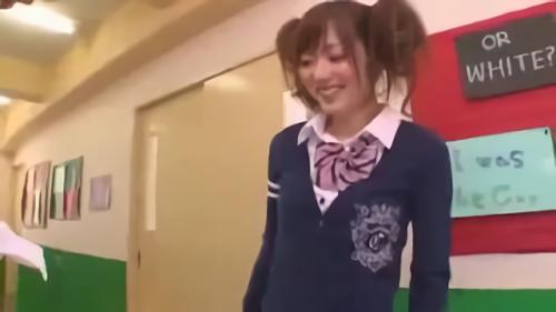 『素股』学園一のほんわか癒し系美少女・麻倉憂は、実は勃起チンポに目がないんです！気がつくと俺やクラスの男子のチンポをシコシコ。休み時間だっ！