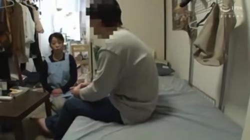 『素人』今、独身男性の間で大人気の「ご婦人レンタル」ご奉仕。電話一本でご婦人が部屋に駆けつけて炊事に洗濯、料理まで。どんな家事でもこなして！