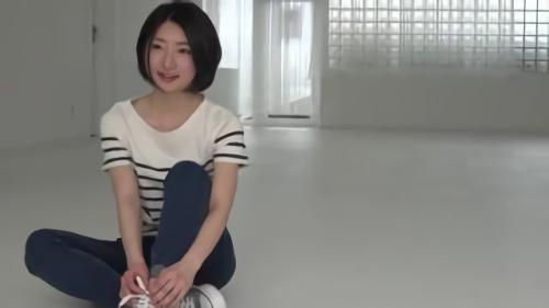 『立ちバック』いざ服を脱ぎ始めると期待と興奮でマン汁がダラダラ！