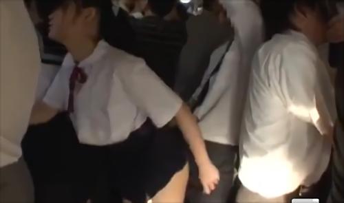 『淫乱』通学バスの中で偶然を装った擦りつけに徐々にトロけていく○学生。恥ずかしがりながらもスイッチが入って発情し始めた○学生のズボンを下ろ！
