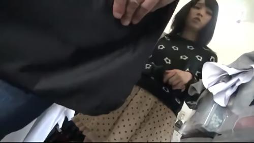『制服』さらに店舗の防犯カメラに偽装した盗撮カメラでその様子を録画。映し出されたのはあの手この手でズボンを脱がされHに興じるJKの姿だ！