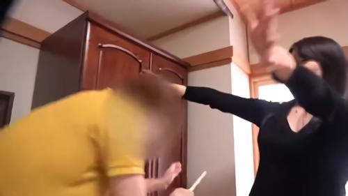 『巨乳』独身、非モテの同僚にせがまれ、唯一既婚のオレがホームパーティーを開催することになった。妻にお願いし女フレンドを集めてもらい、！