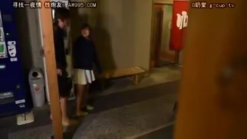 『盗撮』人気の「ご婦人をエキサイトさせて～」関係のもの今回の舞台は温泉旅館。トラベル先で7人のママ友と大学生が出会い、旅先の解放感に加え、！