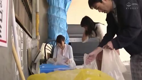 『淫乱』人気関係のもの「胸チラ」ゴミ出しご婦人のSPECIALバージョン！朝のゴミ出しで見かけた光景が善良な市民だった男を狂わせ！