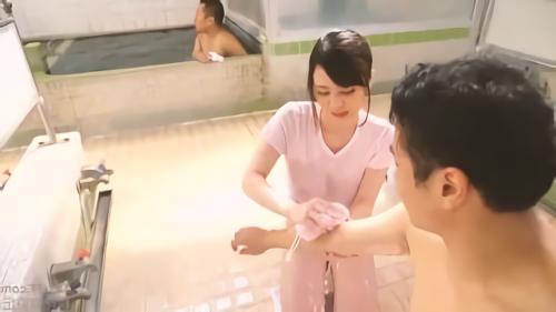 『手コキ』常連客で賑わう都内某所の銭湯。そこにはお客さんの疲れを癒すためにちょっとSEXなご奉仕をしてくれる看板娘が！汗と石鹸でべ！
