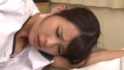 『誘惑』病院内で献身的に働くナースの胸元は意外に隙だらけで胸チラのチャンスがいっぱい！