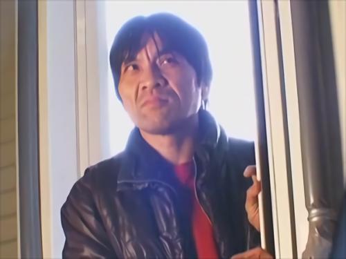 『強姦』ハイソなお嬢さん月野りさ。車を探しに外車専門店に訪れたりさが自動車整備工に拉致され気絶する。気がついたりさは、鎖で制限されて、男の！