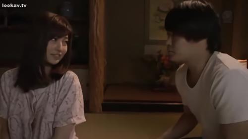 『不倫』その夜、ほろ酔いで上機嫌の紗弥はこっちに話しかけてくれない明弘を振り向かせようと、接吻を迫る。憧れの女性と交わした唇の感触！