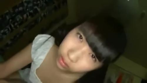 『ちっぱい』薄暗い部屋の中、オドオドしてる割りには、必死で強がってるのか反抗期なのか、ちょっと身の程知らずな態度のいよちゃん。終始、！