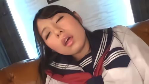 『着衣』制服でオナニー!　電マの刺激に興奮!!