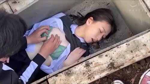 『強姦』「僕は今日、あの子を側溝に閉じ込めて、溺れさせる。側溝にダグダグ流れる水が口と鼻から入ってきてあの子は生死をさまよい失神する。僕は！