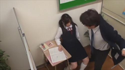 『着衣』名門進学塾の塾長の屈折した性的嗜好…。授業の合間に眠気覚ましにと与えた『睡眠○入り』の飴で昏〇状態に陥った女生徒の身体をくまなくチ！