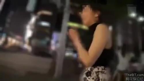 『美脚』今回ナンパJAPANが誇るナンパ師たちがターゲットにした女の子は…絶対領域を丸出しにして自撮りしている隙ありミニスカニーハイ女子！！