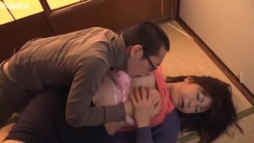 『手コキ』慎吾は母、朱音を乱暴に扱う父（正弘）に対して許せない気持ちを抱きつつも、小さい頃から受けていた暴力の記憶により怯えていた！