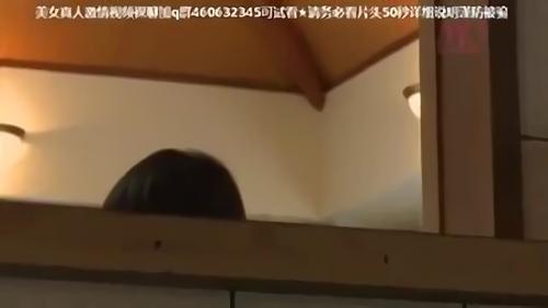 『若妻』一見幸せそうな新婚夫婦。夫のファックにハピネスできない妻が、隠れて間男を飼い、バレないようにこっそり露出アクトを行う禁断の恋企画！！