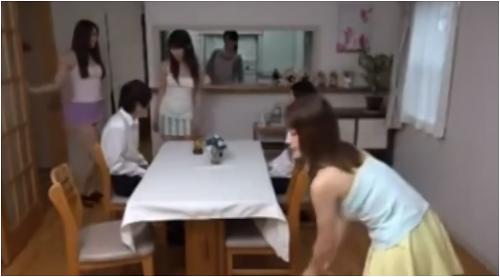 『おっぱい』一人Hしてるのを姉さん達に気付かれ、台所や風呂場や部屋にこっそり誘われ、勃起チ○コを握り締められお口に含まれ即暴発！別の姉さんがやって来て出したばか！