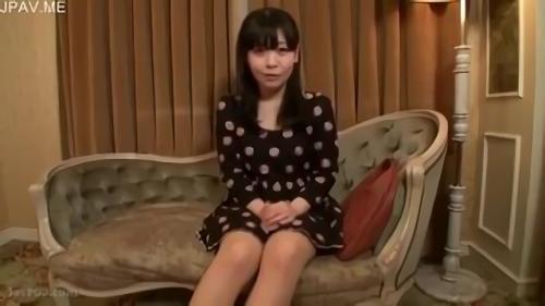 『素股』『あぁ…旦那のより…太くて硬そう…』ご無沙汰な人妻達は、目の前で反り返る肉棒を見つめながら生唾を飲み込む！『イジワル…し！